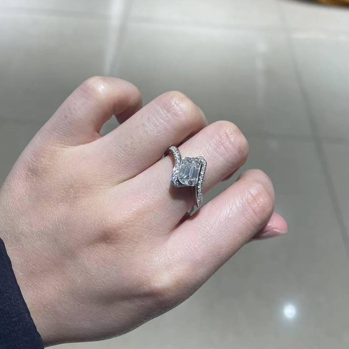 Twisted arm micro inlaid Emerald cut women's ring S925 silver plated platinum custom selection main stone Moissanite 2.0ct/Side Stone Cubic Zirconia